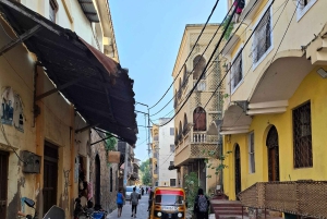 モンバサ：フォート・イエス、旧市街、スパイスマーケット、シヴァ寺院、トゥクトゥクに乗る