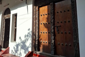 モンバサ：フォート・イエス、旧市街、スパイスマーケット、シヴァ寺院、トゥクトゥクに乗る