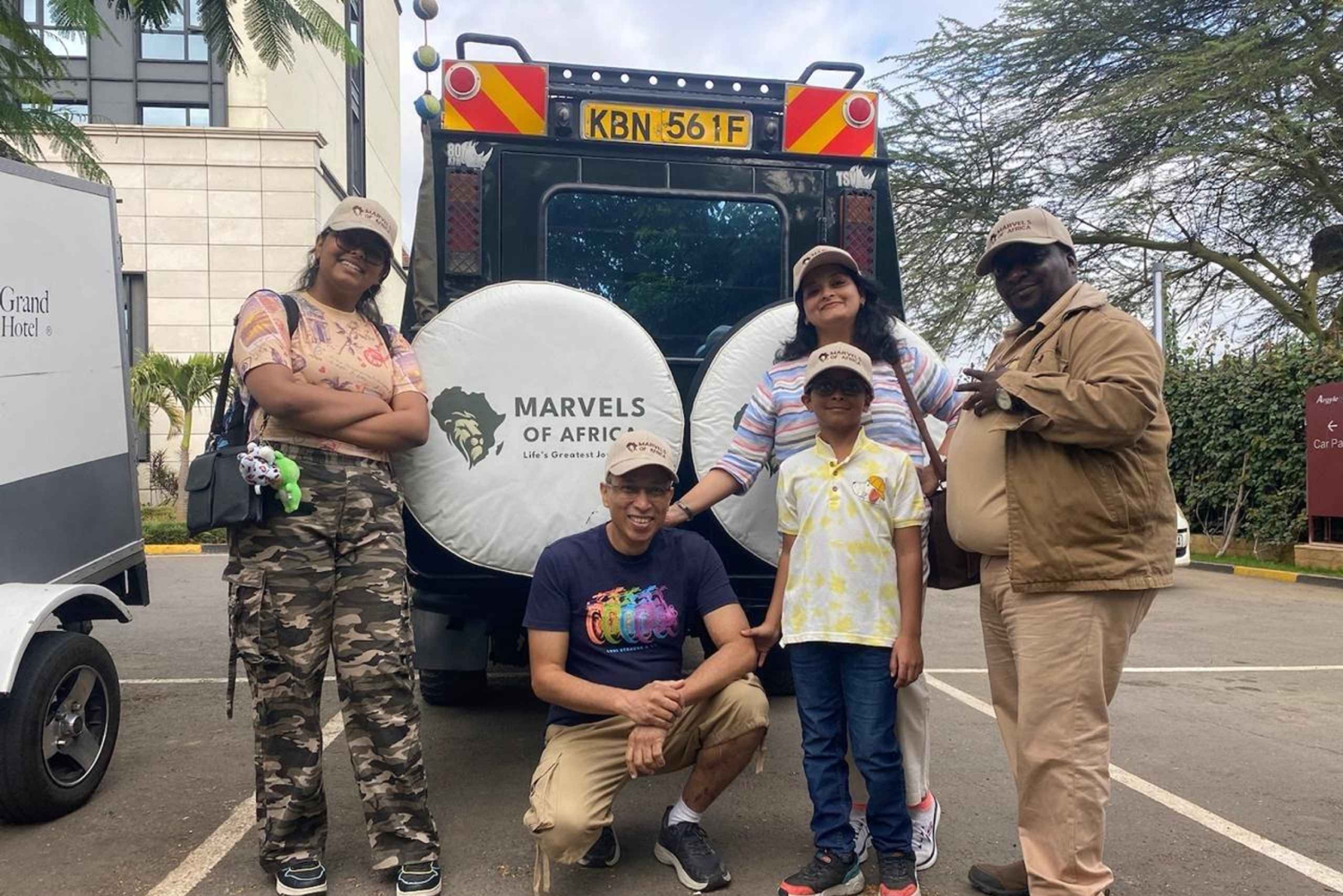 ナイロビ：国立公園、ジラフセンター、カズリビーズツアー