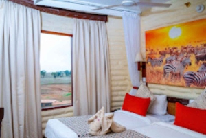 Nairobi or Mombasa: 2-Day Salt Lick Safari Lodge Tour