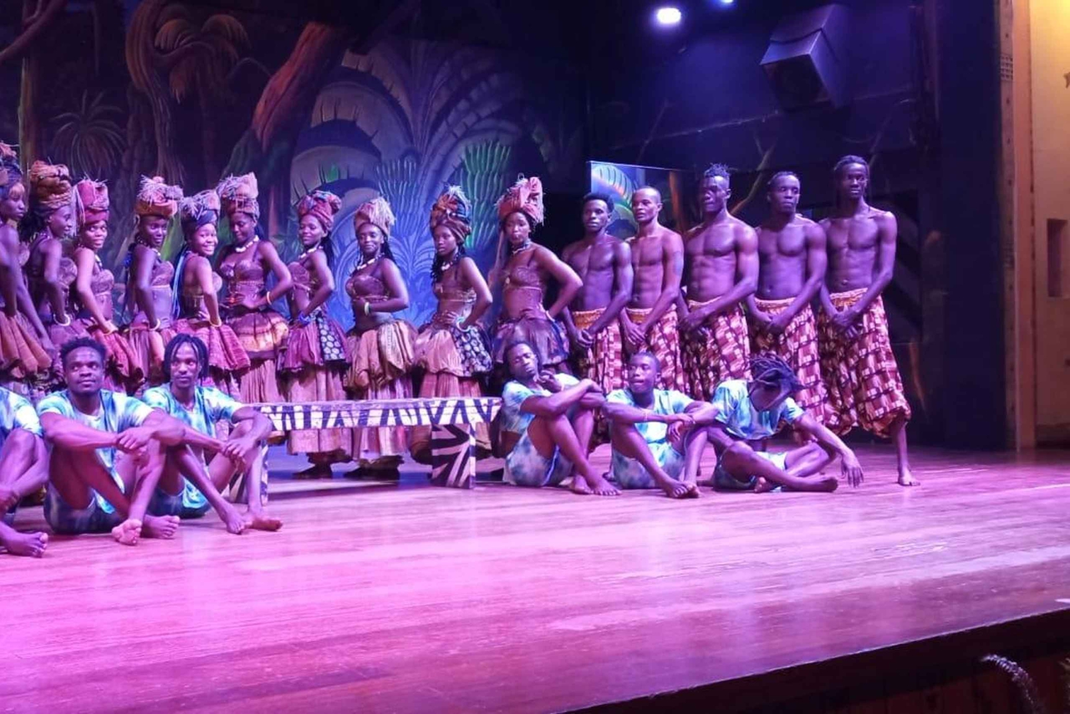 Vita notturna a Nairobi e cena al Safari Park