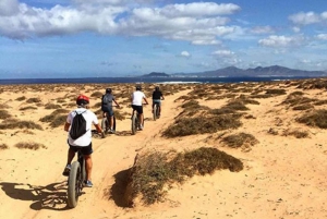 Fra Corralejo: Fuerteventura guidet el-sykkel/el-scooter tur