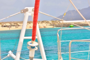 From Lanzarote: Sailing Day Trip Around La Graciosa