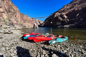 ラスベガス発：エメラルド洞窟ガイド付きカヤックツアー