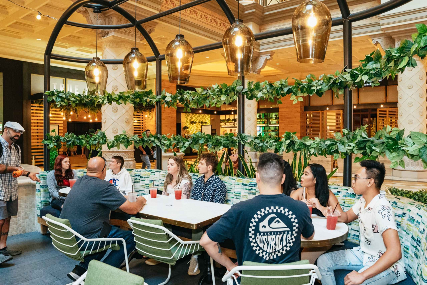 Las Vegas Strip: Celebrity Chefs Small Group Food Tour