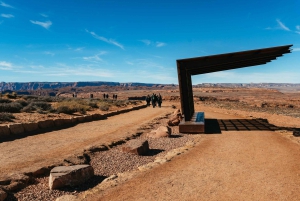 Vegas: Antelope Canyon & Horseshoe Bend Tour at Golden Hour