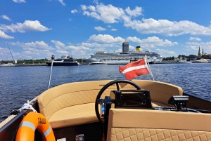 Riga: Private Boat Tour City Canal and Daugava