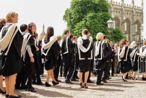 Cambridge: Alumni-Led Walking & Punting Tour w/Kings College