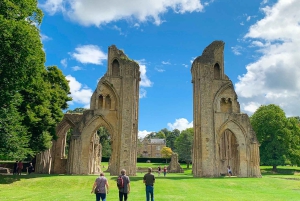 Von London aus: Geführte Tagestour nach Glastonbury und zur Cheddar-Schlucht