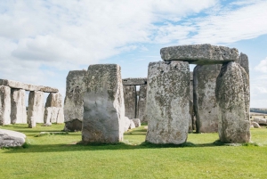 London: Full-Day Windsor, Stonehenge, and Oxford Tour