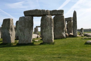 London: Stonehenge, Windsor Castle, Bath, Lacock & Pub Lunch