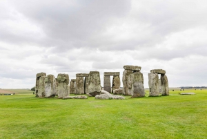 London: Windsor Castle, Stonehenge & Bath Full-Day Tour