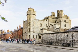 London: Windsor Castle, Stonehenge & Bath Full-Day Tour
