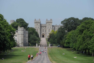 Windsor Castle Hampton Court palace Private Tour with Ticket