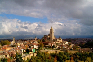 From Madrid: Guided Day Trip to Segovia and Toledo