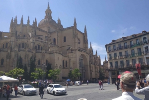 From Madrid: Guided Day Trip to Segovia and Toledo