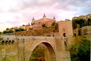 From Madrid: Guided Day Trip to Segovia and Toledo