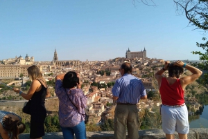 From Madrid: Guided Day Trip to Segovia and Toledo