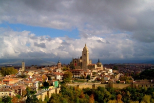 From Madrid: Guided Day Trip to Segovia and Toledo