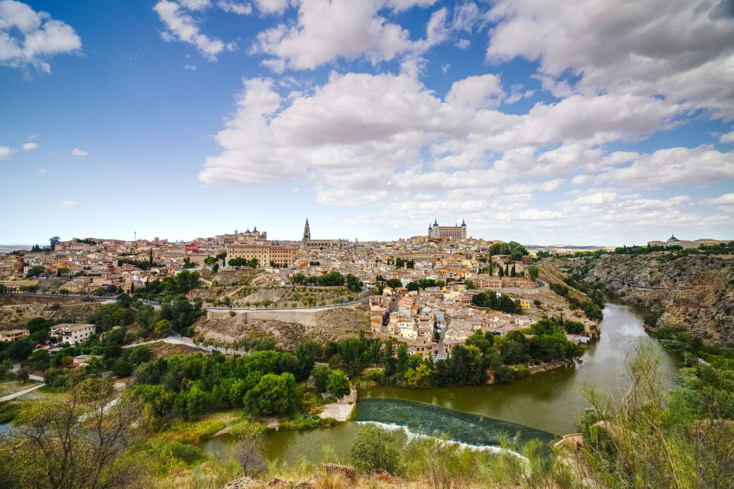 From Madrid: Toledo and Segovia Guided Day Trip