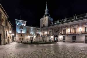 Madrid: Enchanted Evening Walking Tour in Spanish