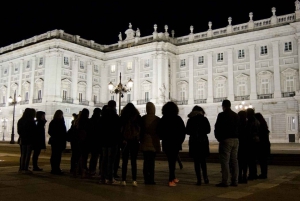 Madrid: Enchanted Evening Walking Tour in Spanish