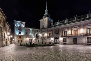 Madrid: Enchanted Evening Walking Tour in Spanish