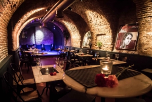 Madrid: La Cueva de Lola Flamenco Show Tickets with Drink