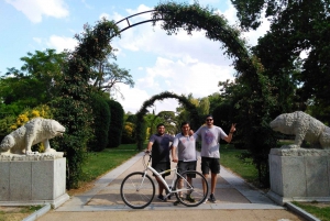 Madrid: Literary Quarter & Retiro Park Electric Bike Tour