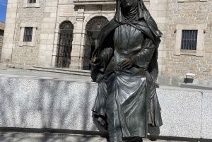 Madrid: Private Tour to Avila & Segovia with Hotel Pick Up