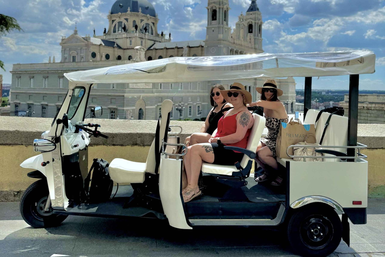Madrid : visite privée en tuk-tuk avec guide expert et vues panoramiques