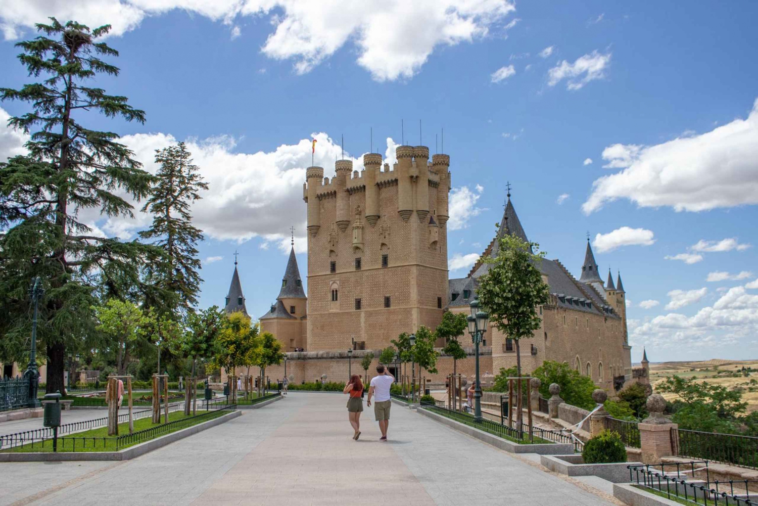 Madrid: Segovia & Ávila Full Day with Alcázar & Wall Tickets