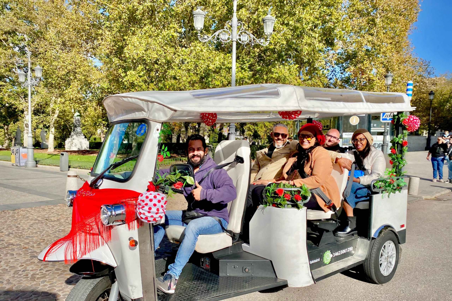 Madrid : Visite en TukTuk avec les décorations de la foire espagnole