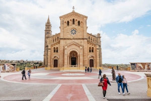 From Malta: Gozo Full-Day Jeep Tour with Lunch and Boat Ride