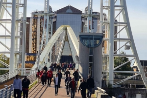 Manchester: Salford Quays Guided Walking Tour