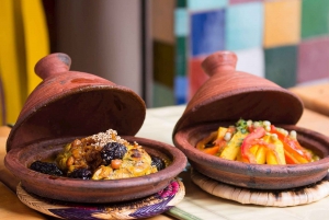 Mönkijä- ja kameliratsastus auringonlaskunäkymillä ja illallisesityksellä