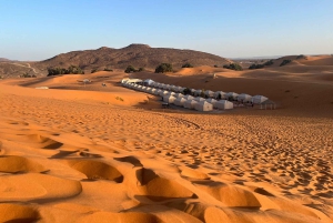 マラケシュ発：ラクダ乗り、サンドボード、メルズーガ3日間、砂漠ツアーをお楽しみください