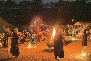 Marrkech: Solnedgång i Agafay-öknen med kamel, middag och show