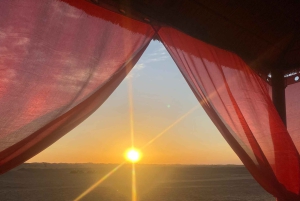 Marrkech: Solnedgång i Agafay-öknen med kamel, middag och show