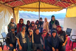 Marrkech: Solnedgång i Agafay-öknen med kamel, middag och show