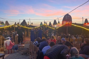 Marrkech: Solnedgång i Agafay-öknen med kamel, middag och show