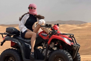 Mönkijä- ja kameliratsastus auringonlaskunäkymillä ja illallisesityksellä