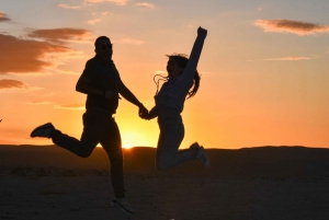 マラケシュ：アガファイ砂漠のサンセット＆ラクダ乗り、ディナーショーをお楽しみください