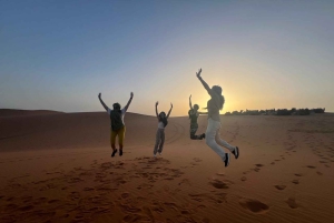 マラケシュ発：3日間のメルズーガ砂漠ツアー（ラクダ乗り体験付き）