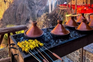 Marrakeshista: Ouzoudin vesiputoukset, veneretki ja lounas