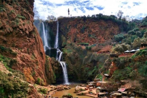 Marrakeshista: Ouzoudin vesiputoukset, veneretki ja lounas
