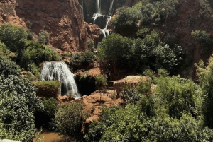 Из Марракеша: экскурсия с гидом к водопадам Узуд и прогулка на лодке