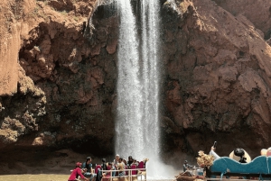 Из Марракеша: экскурсия с гидом к водопадам Узуд и прогулка на лодке