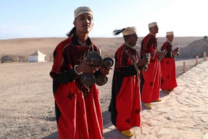 Marrakech: Kamelridning ved solnedgang med middagsshow i Agafay-ørkenen