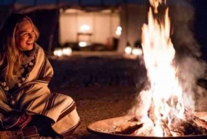 マラケシュ：アガファイ砂漠のサンセット＆ラクダ乗り、ディナーショーをお楽しみください